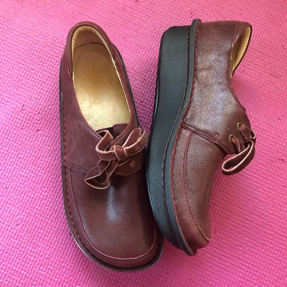 Alegria Shoes - 🌺🌺 Alegria Burgandy Leather Lace-Up Oxford 🌺🌺